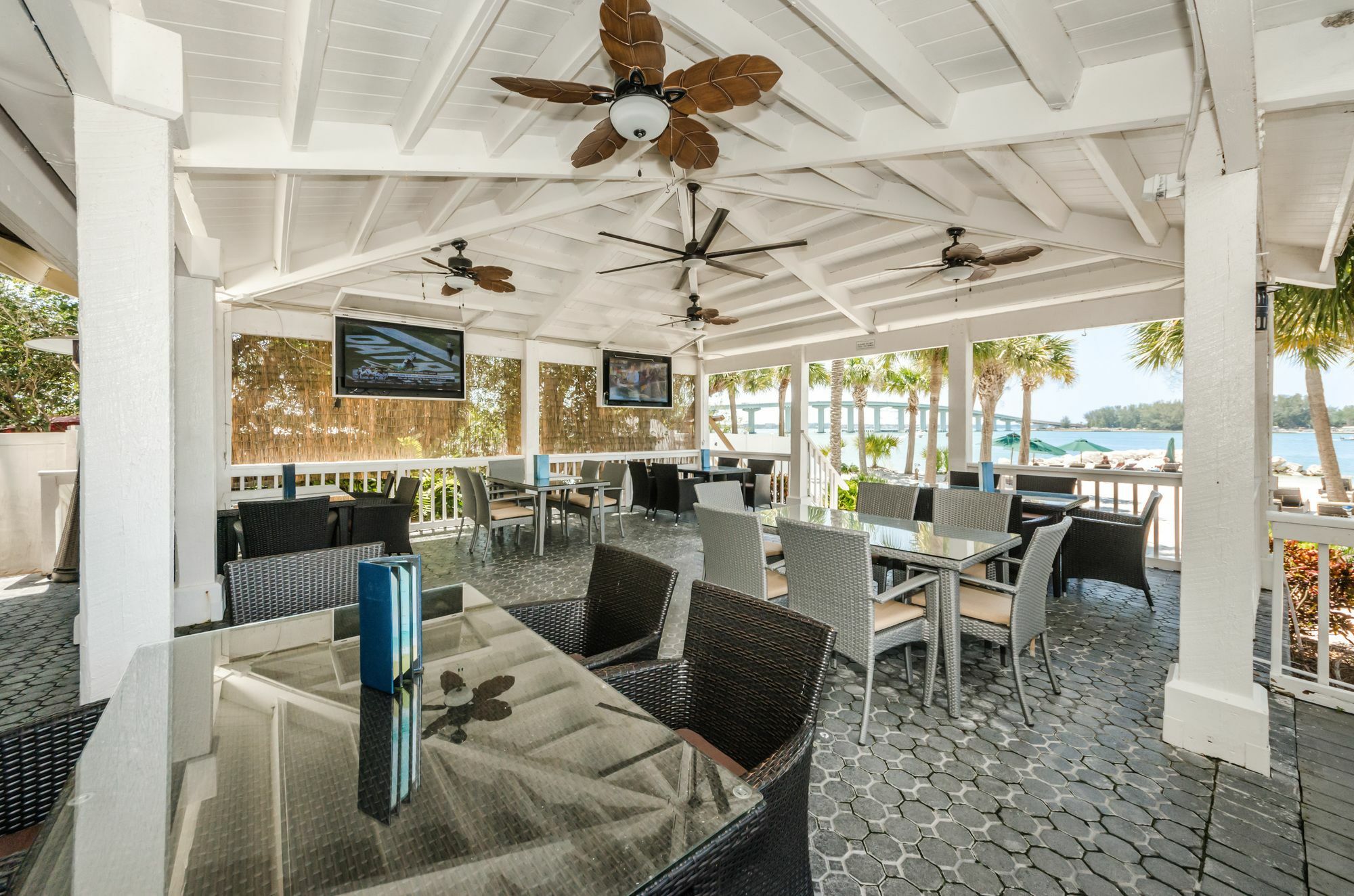 Dreamview Beachfront Hotel & Resort クリアウォーター・ビーチ エクステリア 写真